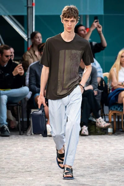 Look 39